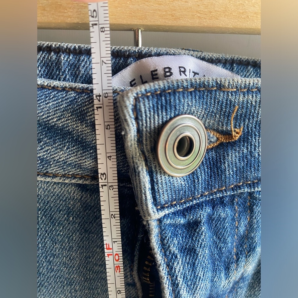 Celebrity Pink The Retro Jeans 22 Medium Blue Relaxed Straight High Rise NWT - Picture 9 of 11